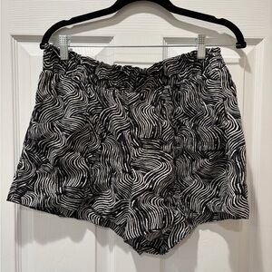 a new day Black & White Abstract Wave Athletic Shorts